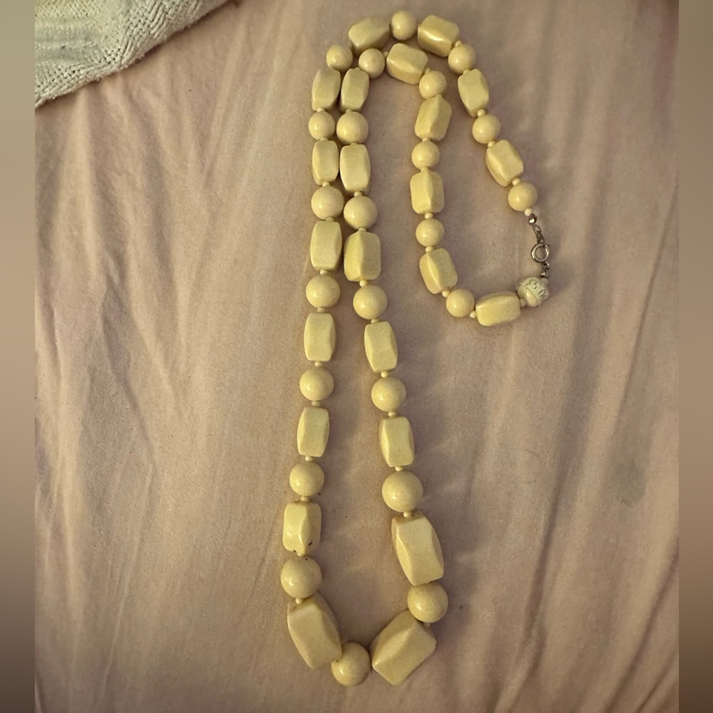 Vintage 1960s/70s Beige Tone Bead Long Necklace